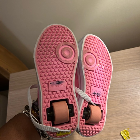 Heelys Kids Pink Skate Shoes - Picture 4 of 8
